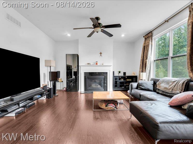 27315 Victoria Road Novi, MI 48374 - Photo 5 of 41 Gallery Image 5