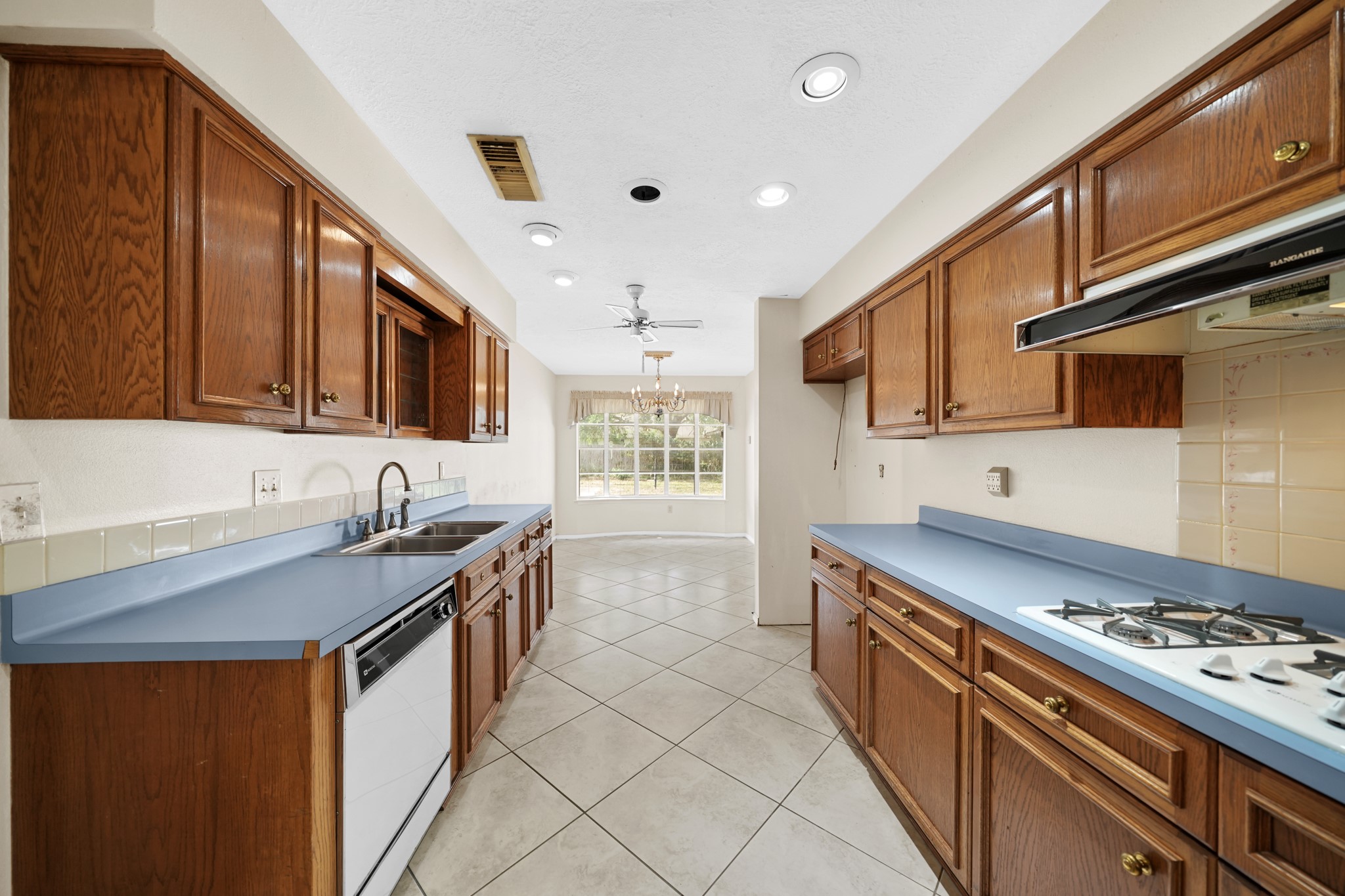 1019 Reseda Drive Houston, TX 77062 - Photo 14 of 30
