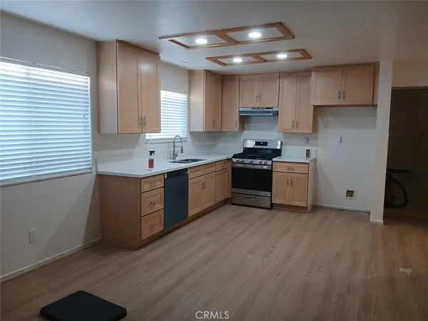 $2,500 | 12067 White Oak Court, Victorville, CA 92392