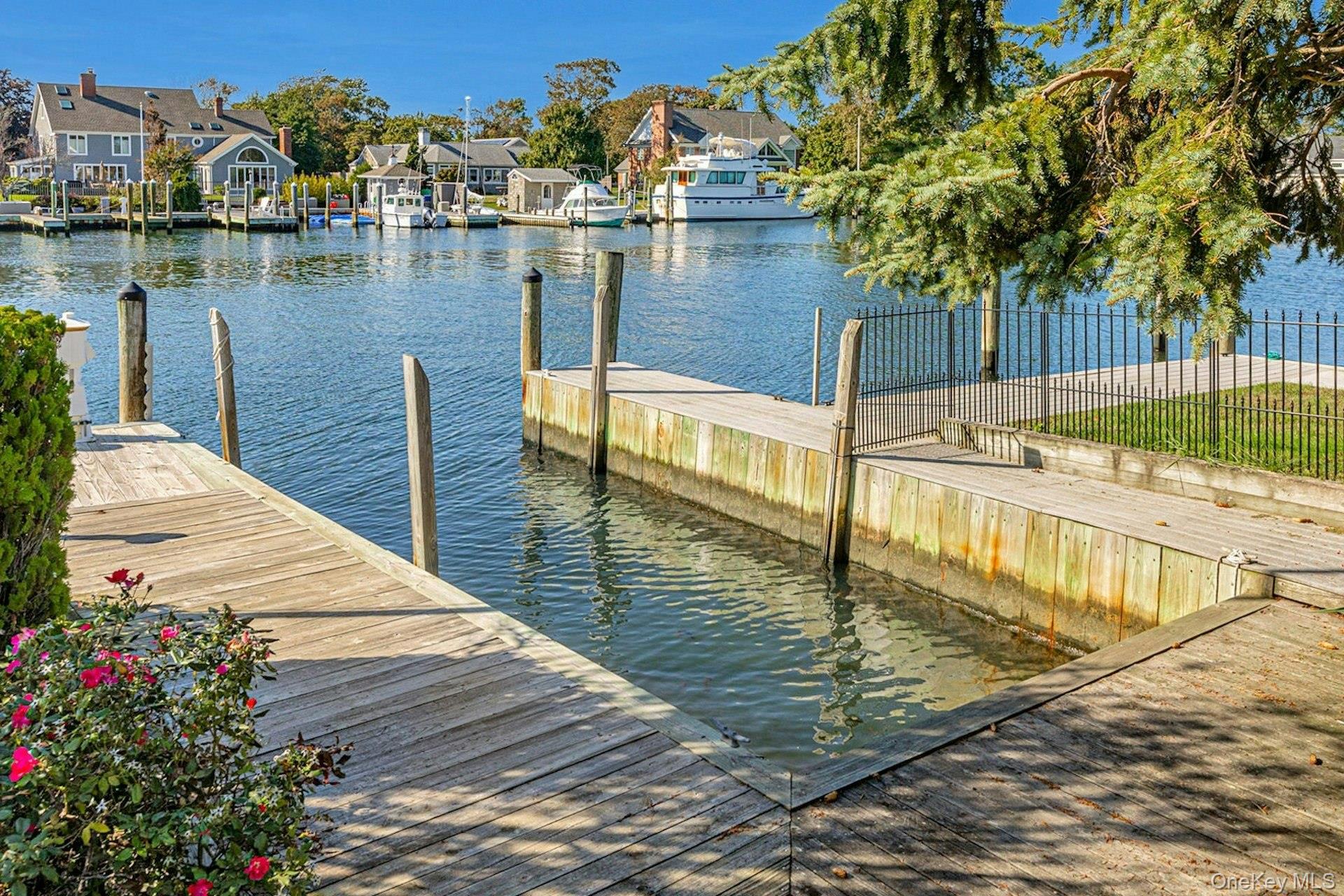 10 Beech Road Islip, NY 11751 - Photo 43 of 49 This dock fits up to a 27' vessel.