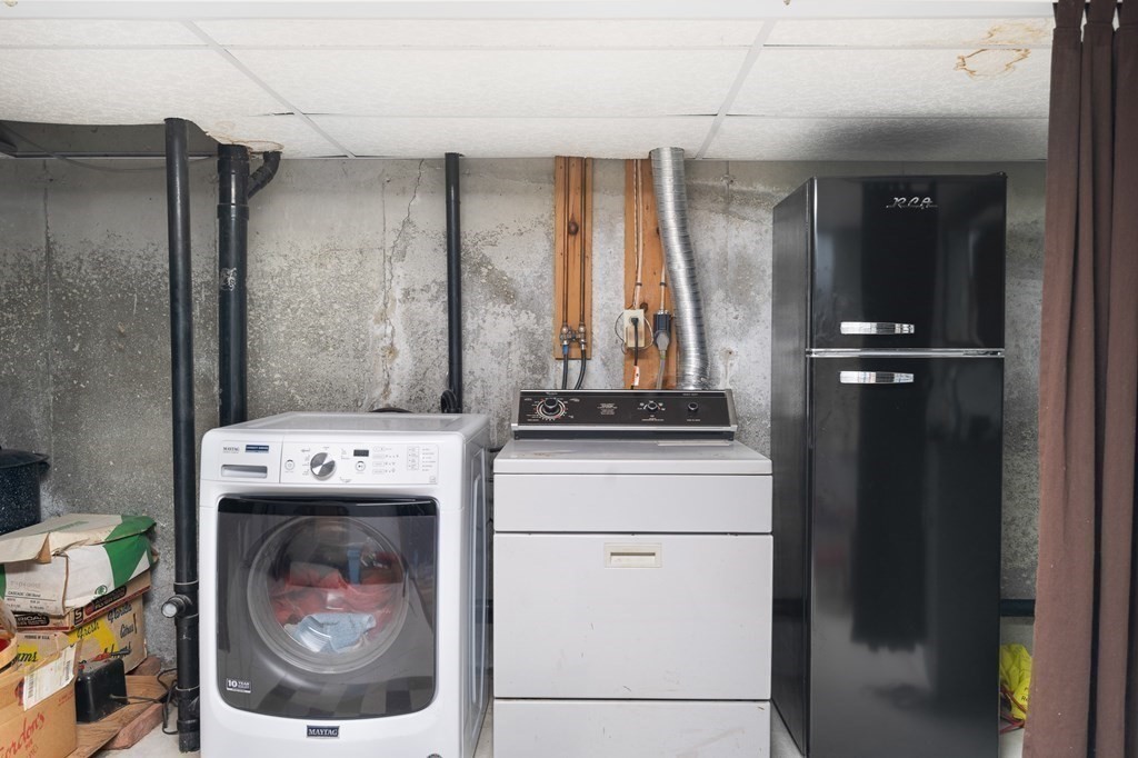 32 Middle Road Southampton, MA 01073 - Photo 35 of 39 a utility room with dryer and washer