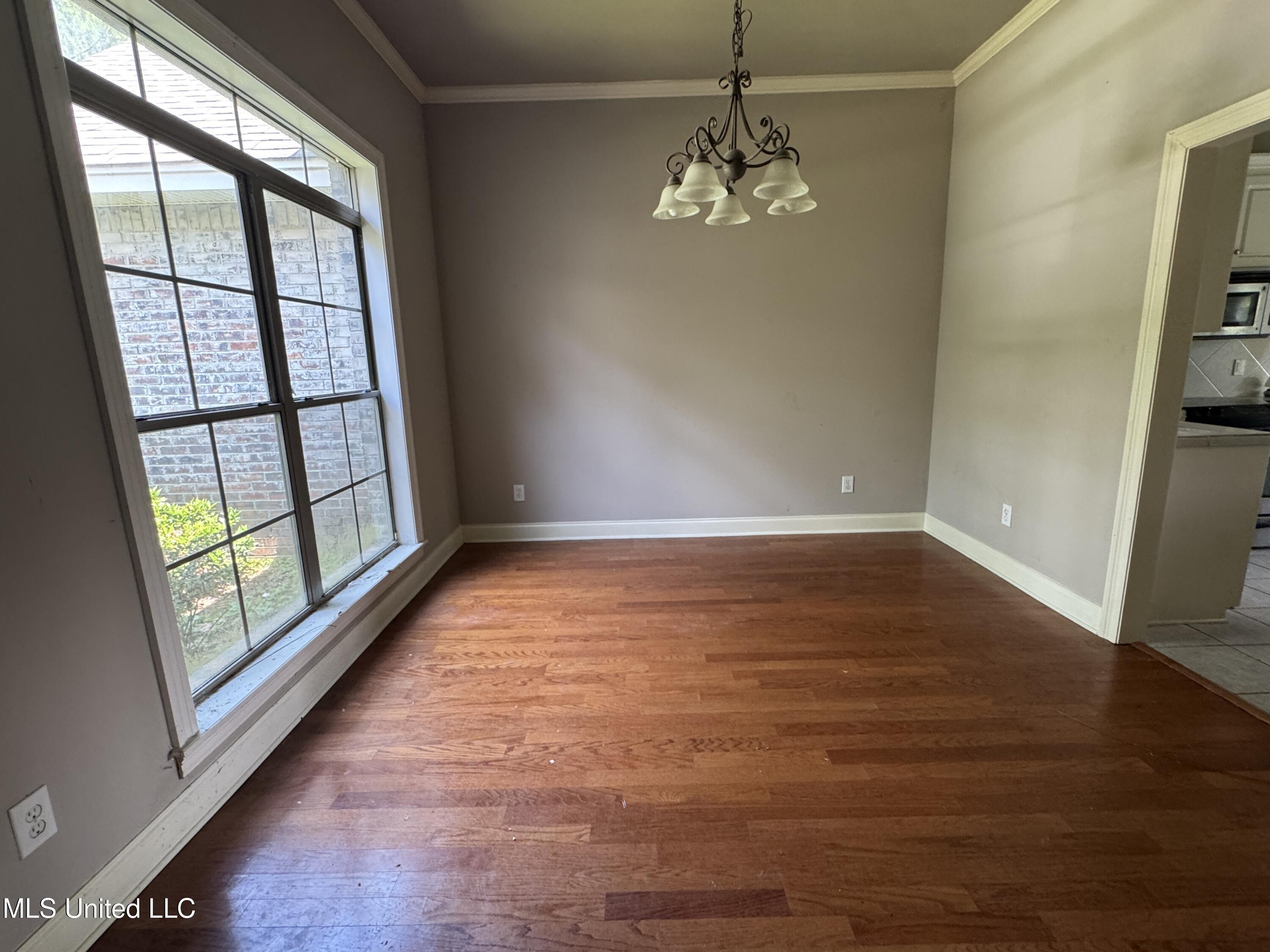 5 Woodhaven Gardens Circle Jackson, MS 39206 - Photo 3 of 13 Dining 2