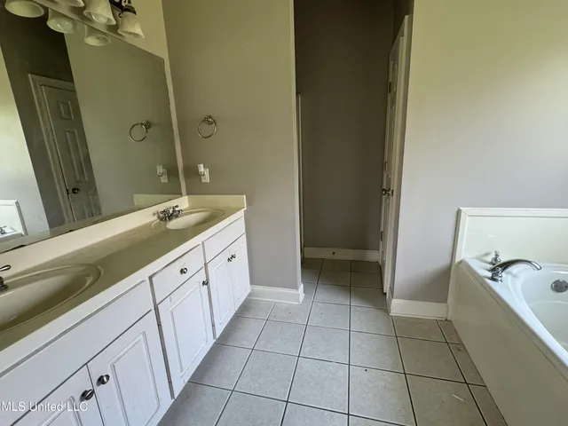 $165,000 | 5 Woodhaven Gardens Circle, Jackson, MS 39206