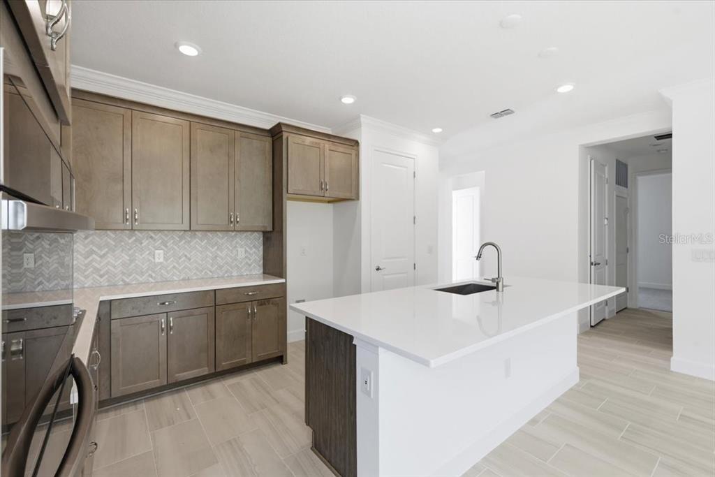 1081 Signet Drive Apollo Beach, FL 33572 - Photo 4 of 29