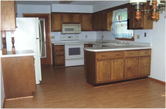 30 Lincoln Road Canton, IL 61520 - Photo 3 of 8 Gallery Image 3