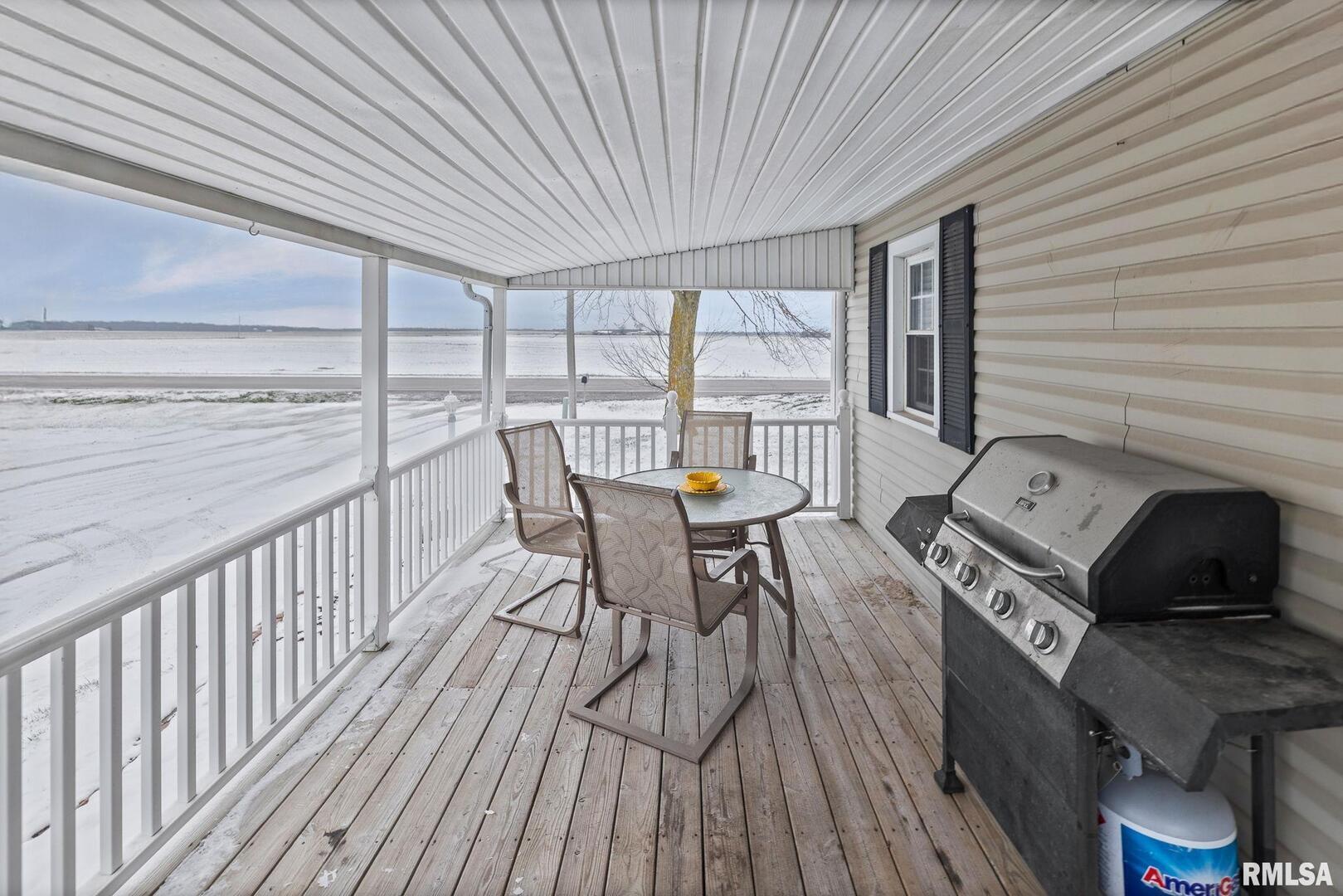 7302 Hoffman Road Centralia, IL 62801 - Photo 10 of 39 a view of a balcony with chairs