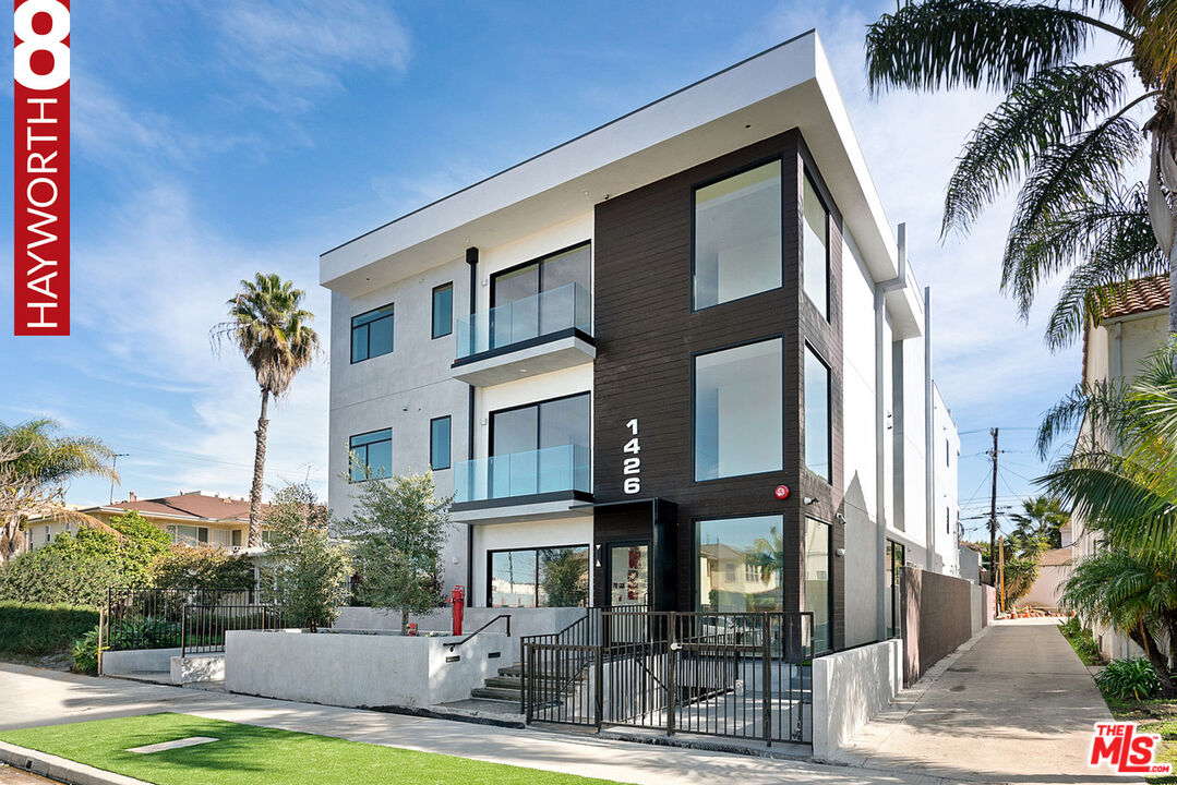 1426 South Hayworth Ave Unit 301  