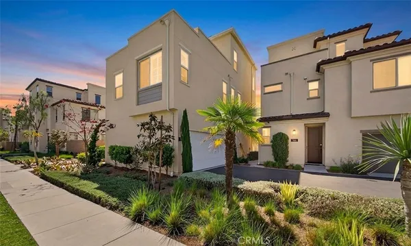 $1,199,000 | 586 South Motif Street, Anaheim, CA 92805