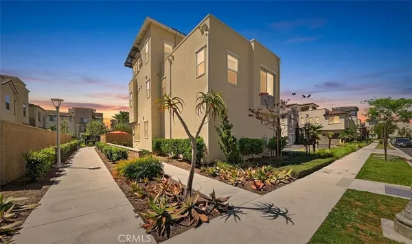 $1,199,000 | 586 South Motif Street, Anaheim, CA 92805