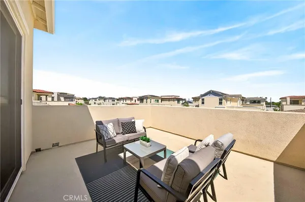 $1,199,000 | 586 South Motif Street, Anaheim, CA 92805