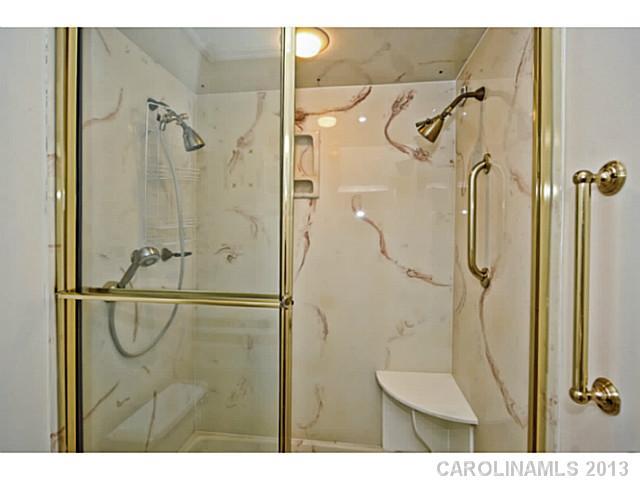 908 Cherokee Road, Unit D1 Charlotte, NC 28207 - Photo 11 of 16 Gallery Image 11