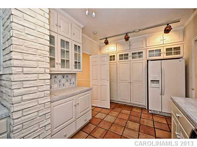 908 Cherokee Road, Unit D1 Charlotte, NC 28207 - Photo 3 of 16 Gallery Image 3