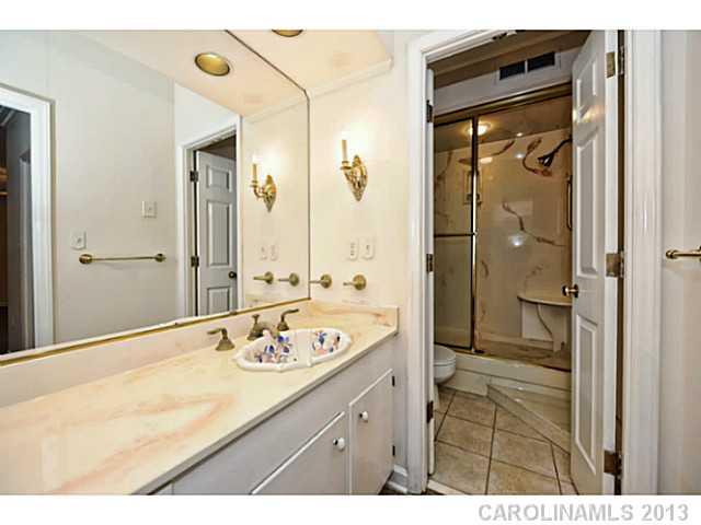 908 Cherokee Road, Unit D1 Charlotte, NC 28207 - Photo 10 of 16 Gallery Image 10