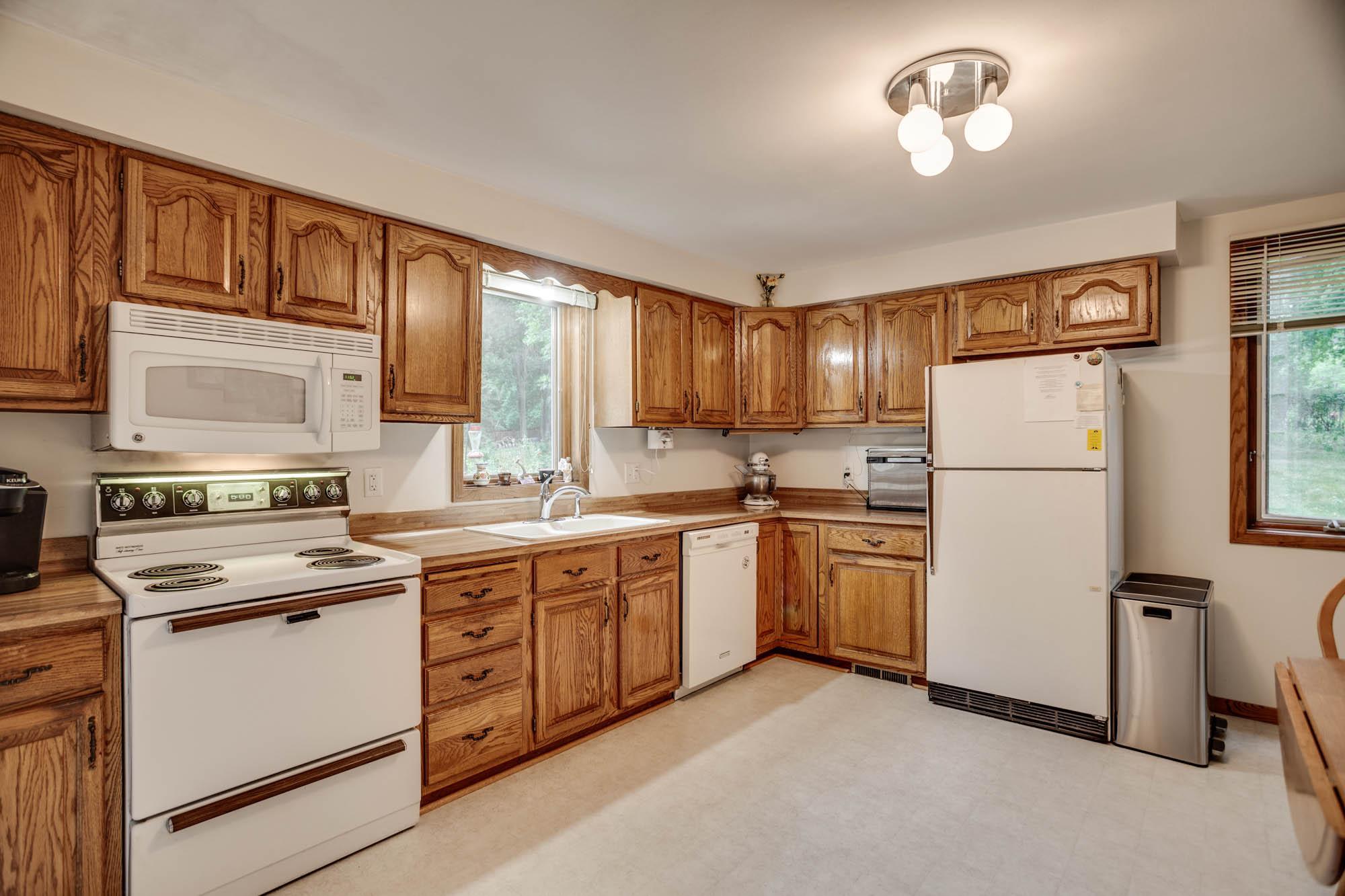 15209 Scenic Heights Road Eden Prairie, MN 55344 - Photo 15 of 38 Gallery Image 15