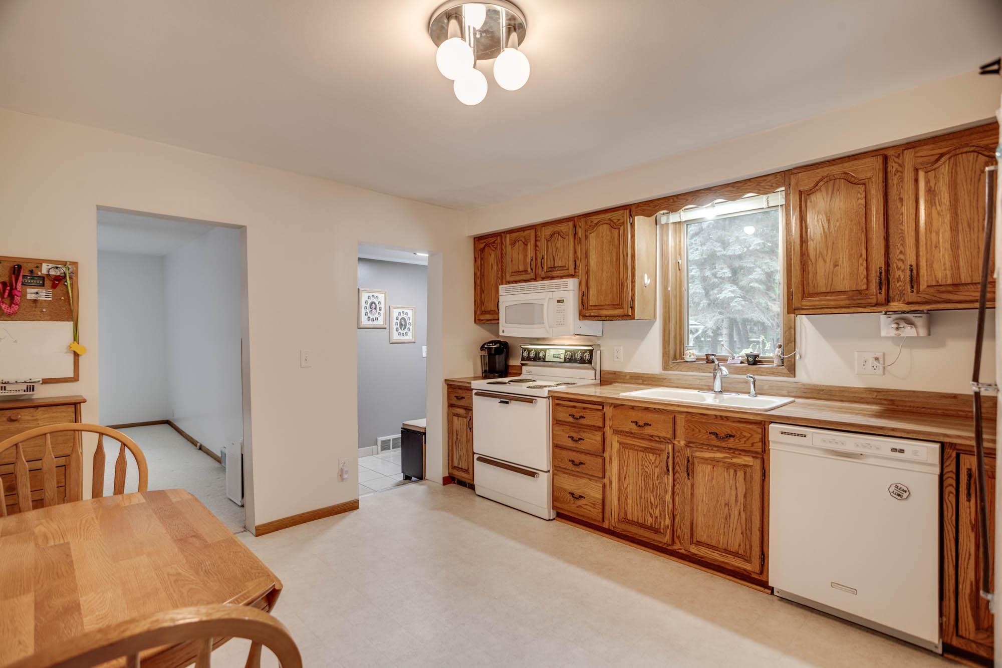 15209 Scenic Heights Road Eden Prairie, MN 55344 - Photo 16 of 38 Gallery Image 16