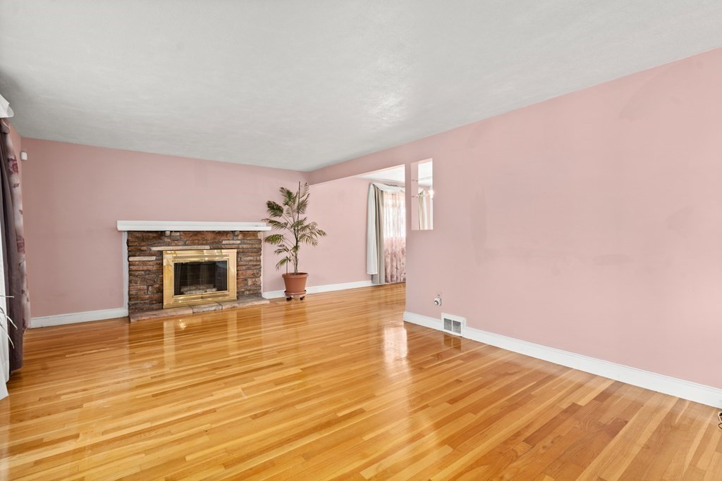 79 Meadowview Road Milton, MA 02186 - Photo 8 of 32 Gallery Image 8
