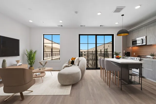 $275,000 | 4315 South Congress Avenue, Unit 424, Austin, TX 78745