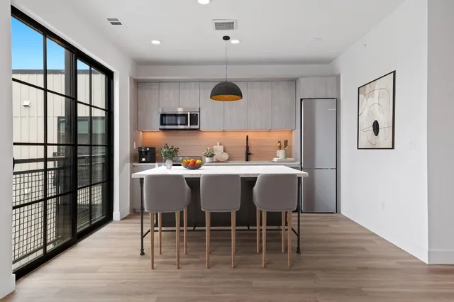 $275,000 | 4315 South Congress Avenue, Unit 424, Austin, TX 78745