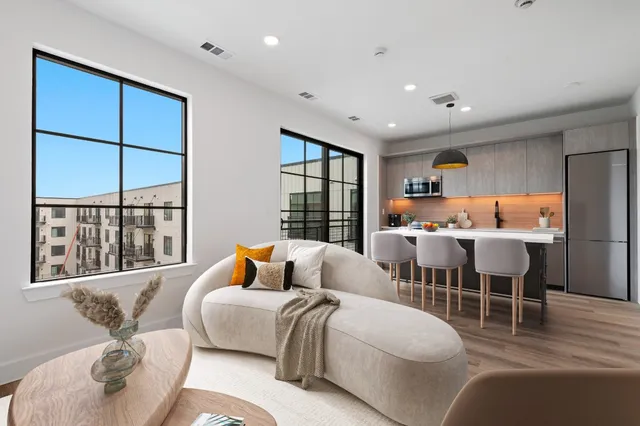 $275,000 | 4315 South Congress Avenue, Unit 424, Austin, TX 78745