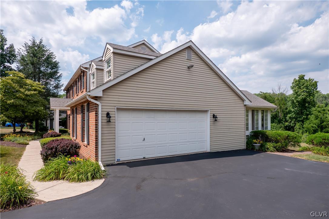 6187 Domarray Street Coopersburg, PA 18036 - Photo 3 of 31 Gallery Image 3
