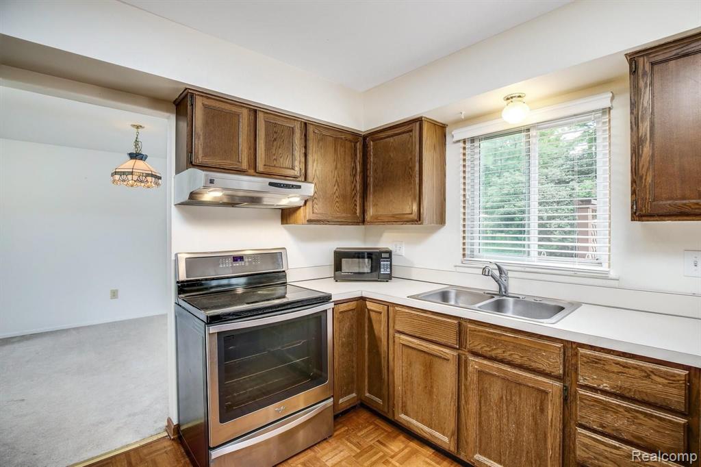 1641 Dennett Lane Rochester Hills, MI 48307 - Photo 14 of 45