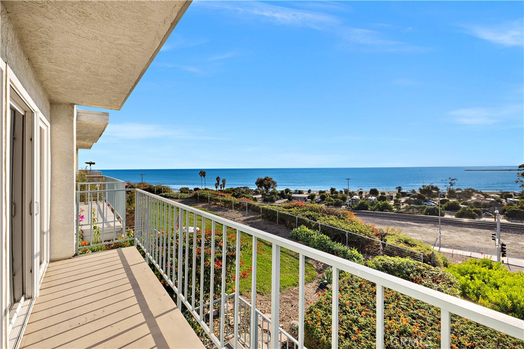25836 Dana Bluff West, Unit 32 Dana Point, CA 92624 - Photo 28 of 47 a view of a balcony with wooden chairs and city view