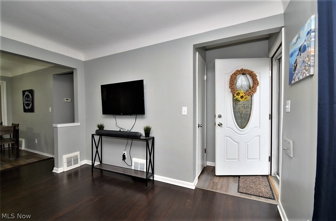 720 Pendley Road Willowick, OH 44095 - Photo 5 of 35 Gallery Image 5