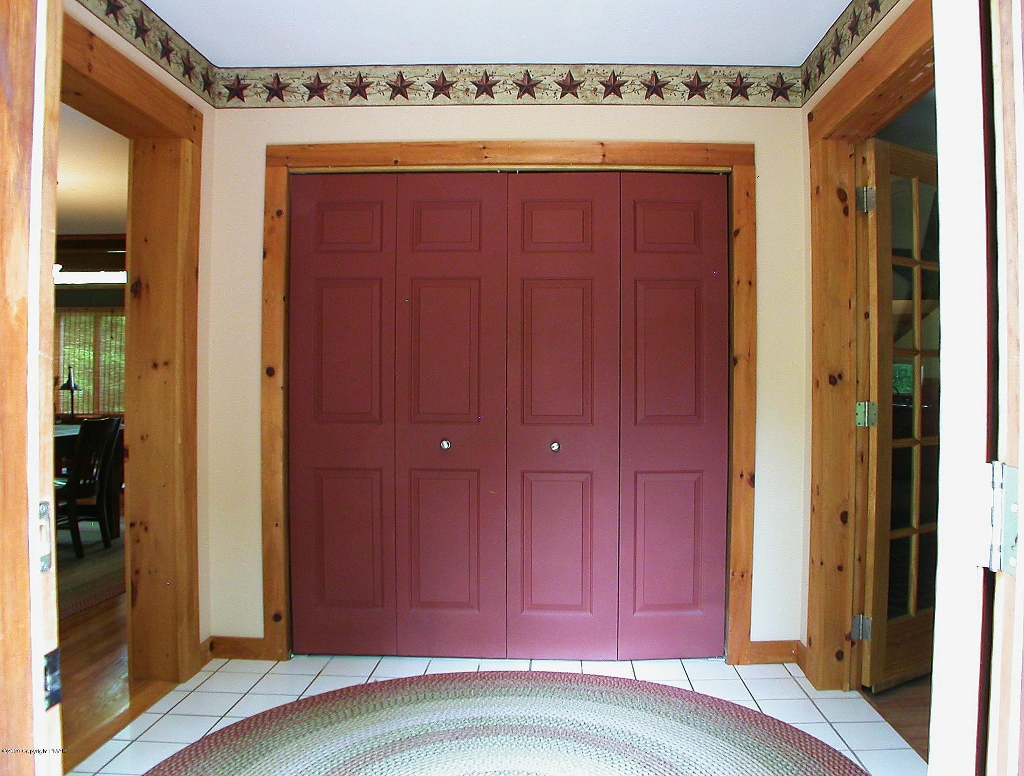 384 Sawmill Road Stroudsburg, PA 18360 - Photo 13 of 83 Entry Foyer