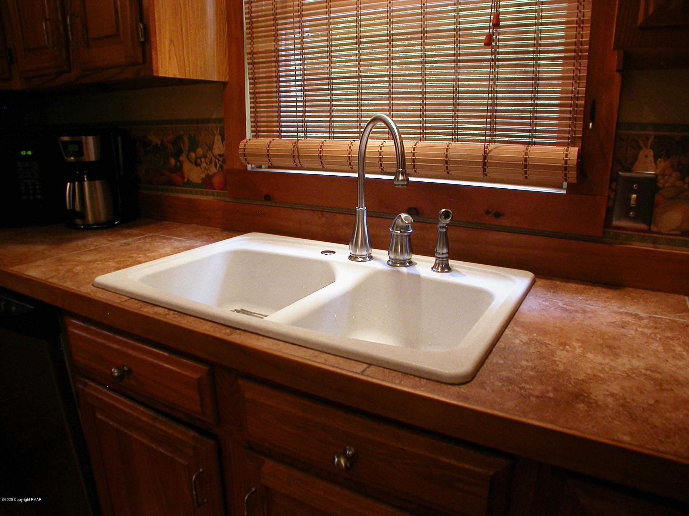 384 Sawmill Road Stroudsburg, PA 18360 - Photo 16 of 83 Kitchen 5