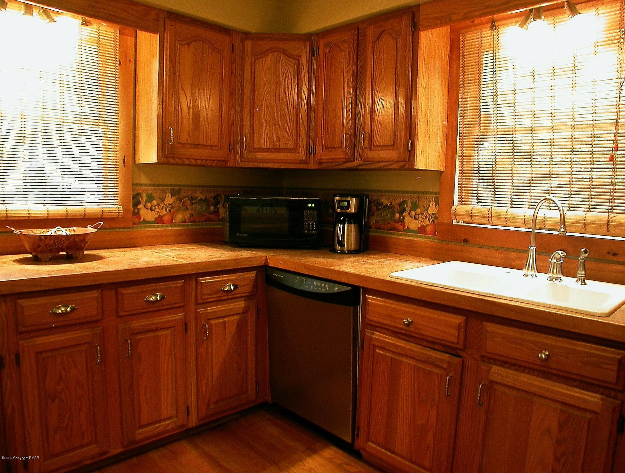 384 Sawmill Road Stroudsburg, PA 18360 - Photo 18 of 83 Kitchen 3