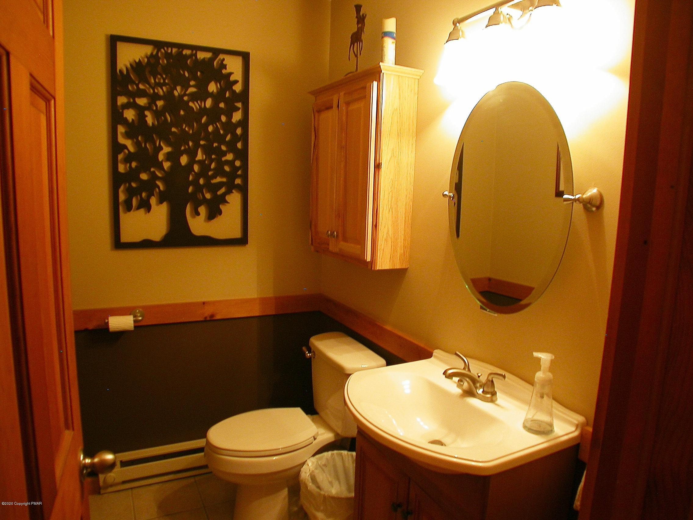 384 Sawmill Road Stroudsburg, PA 18360 - Photo 61 of 83 Powder Room