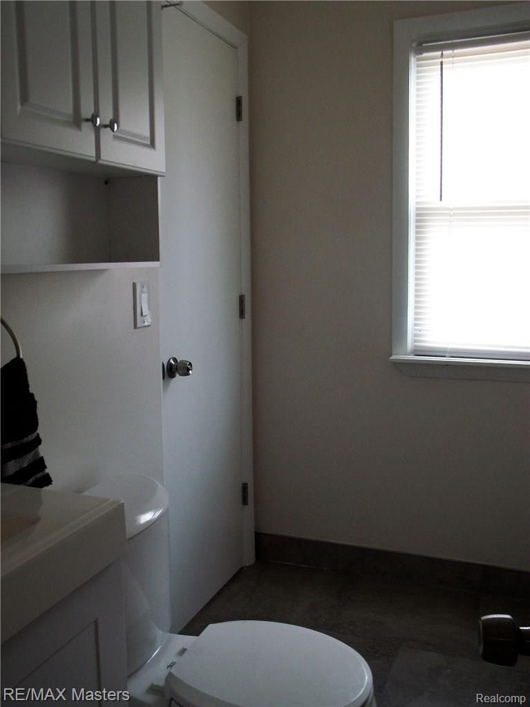 15044 Champaign Road Allen Park, MI 48101 - Photo 11 of 26 FULL BATH UPSTAIRS