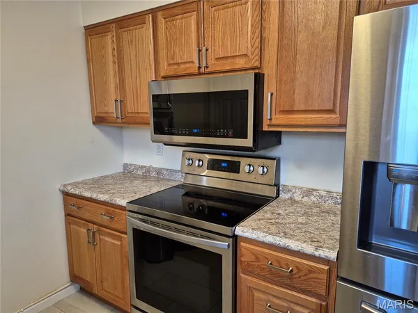 $225,000 | 3110 Autumn Shores Drive, Maryland Heights, MO 63043