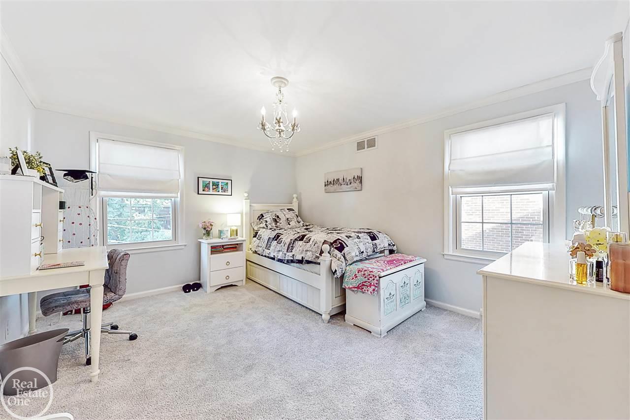 1887 Broadstone Road Grosse Pointe, MI 48236 - Photo 22 of 41 50056413-21.JPG