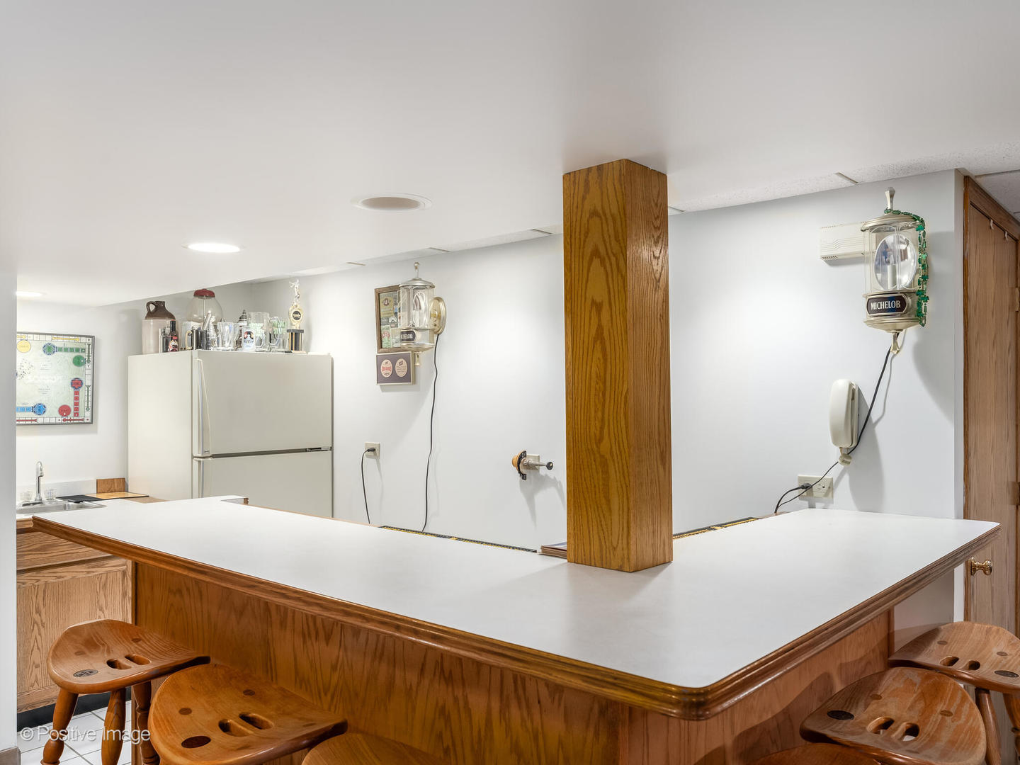 130 West End Road Roselle, IL 60172 - Photo 20 of 27 a bathroom with a sink and a mirror
