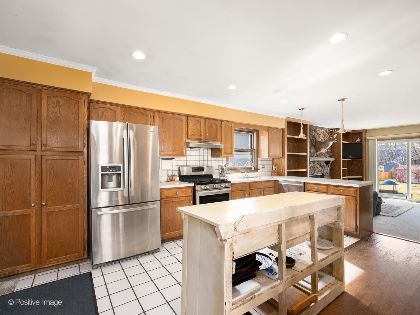 130 West End Road Roselle, IL 60172 - Photo 6 of 27 a kitchen with a refrigerator a stove and a sink