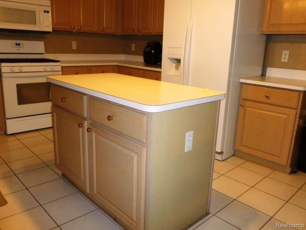 46444 Fairwind Road Macomb, MI 48044 - Photo 18 of 29 P1030346.kitchen4