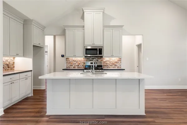 $625,000 | 9695 Durham Road, Iola, TX 77861