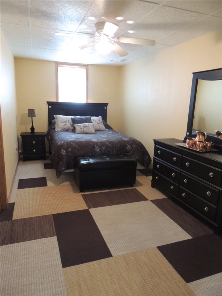 2229 Hunter Road Muscatine, IA 52761 - Photo 16 of 18 Gallery Image 16