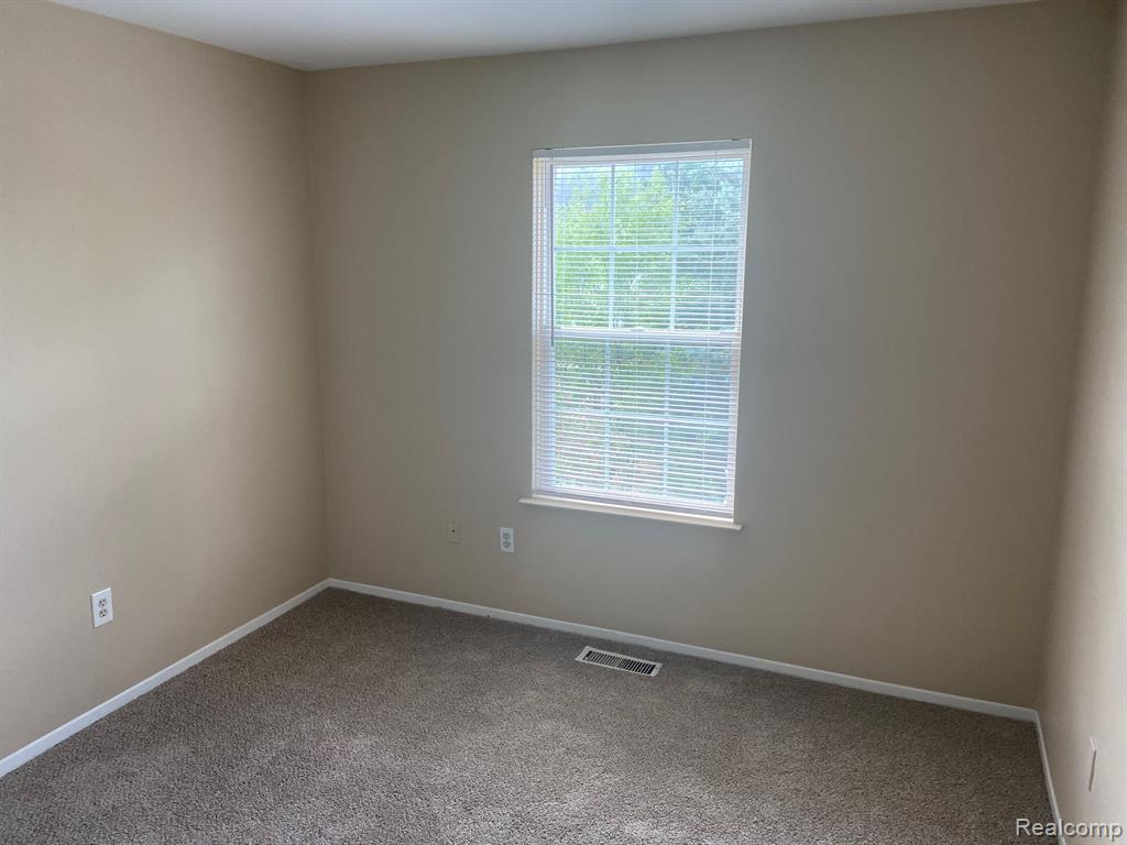22144 Cape Cod Way Farmington, MI 48336 - Photo 10 of 11
