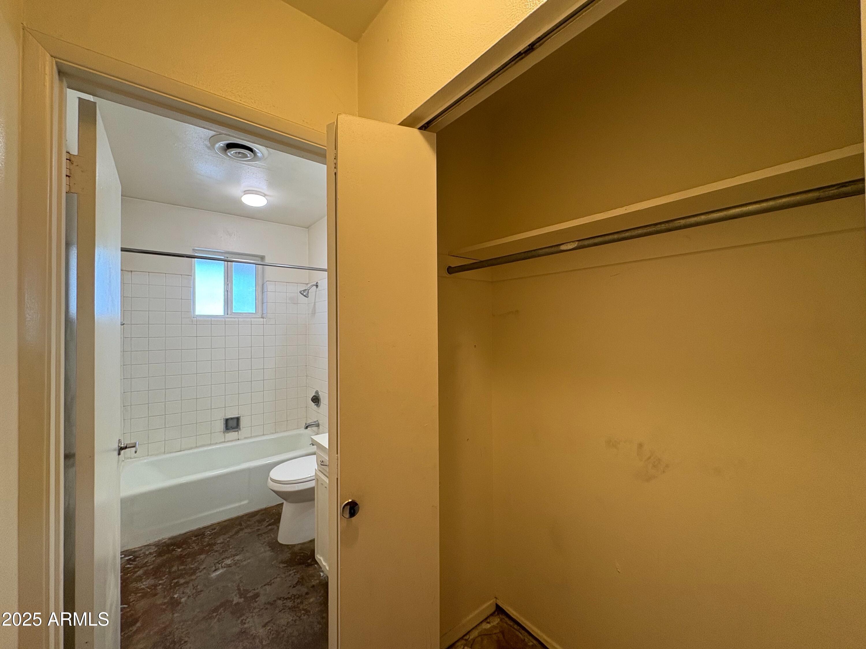 513 East Hatcher Road, Unit 9 Phoenix, AZ 85020 - Photo 8 of 10 a bathroom with a toilet and a shower