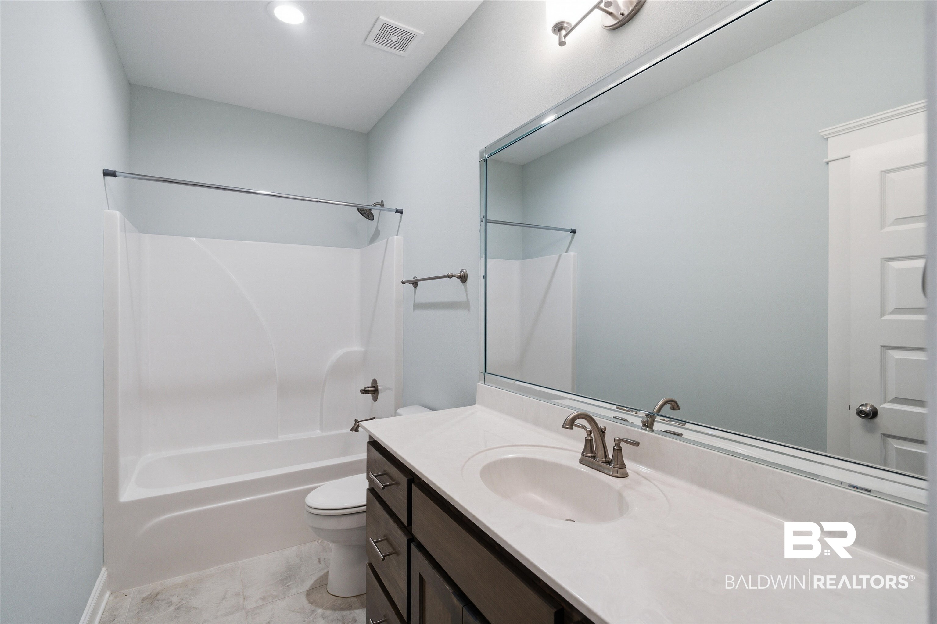 245 Divot Loop Fairhope, AL 36532 - Photo 19 of 26 Hall Bath