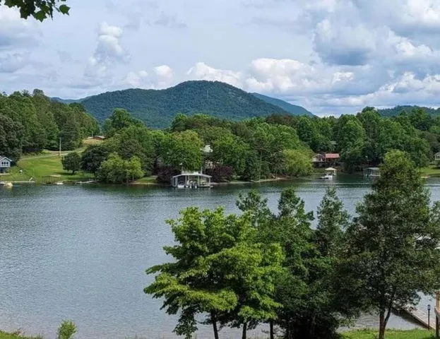 $184,900 | 106 Manor Drive, Hayesville, NC 28904