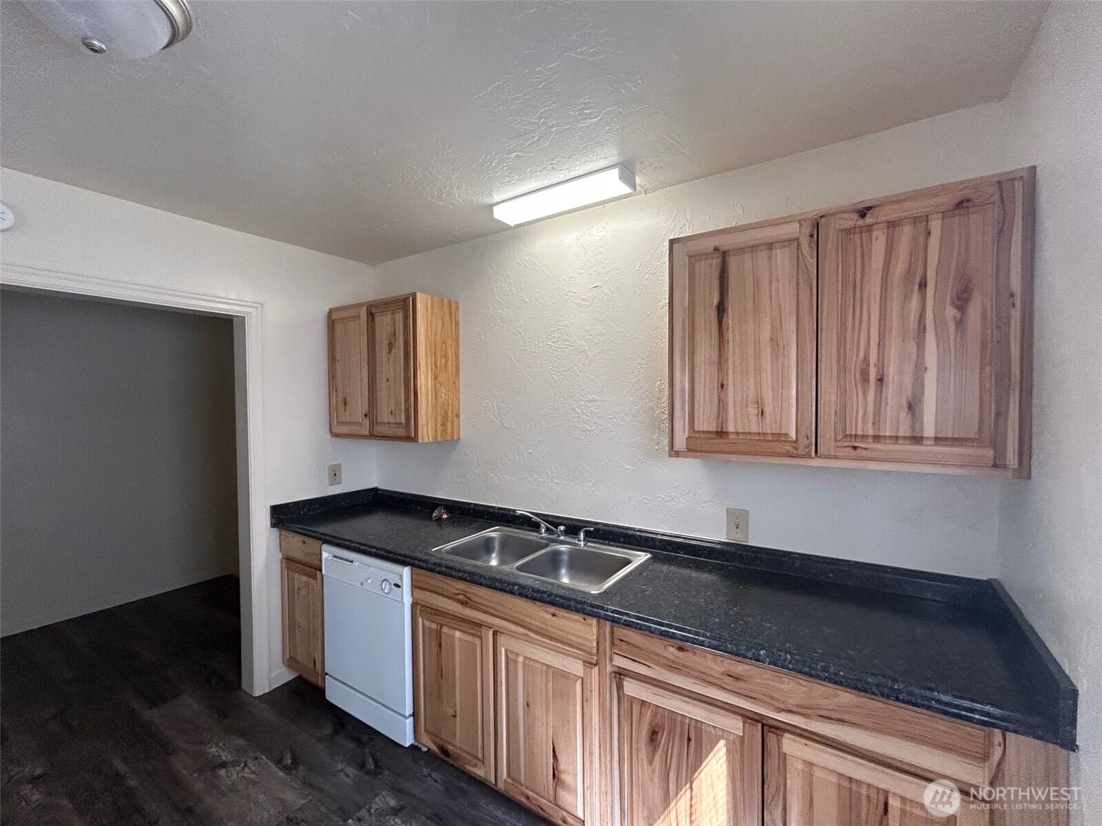 2914 Washington Way Longview, WA 98632 - Photo 6 of 17 a kitchen that has a sink and a stove