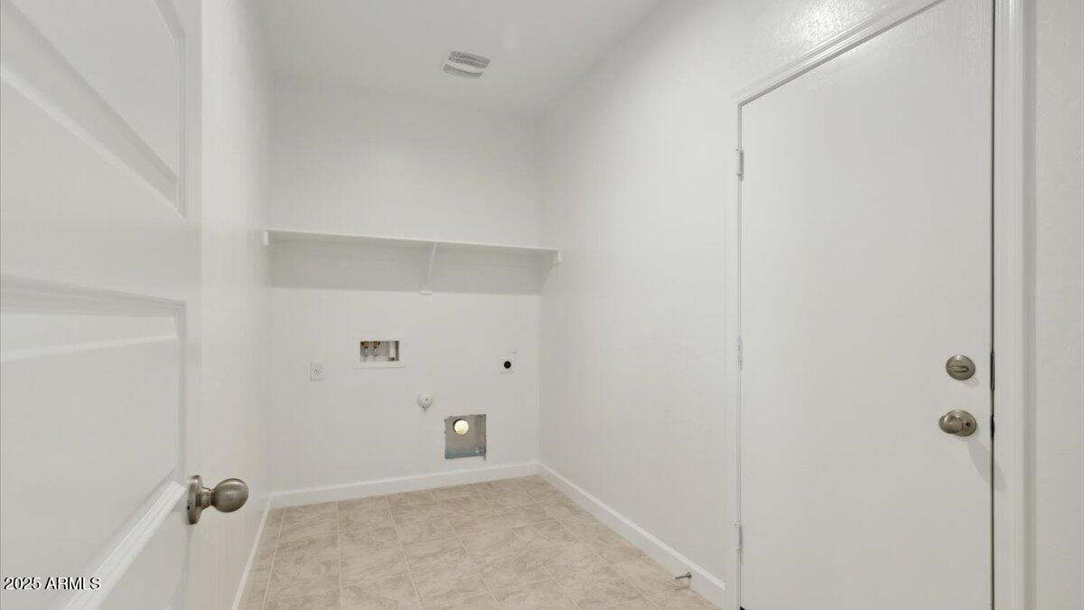 2727 Simone Avenue Apache Junction, AZ 85120 - Photo 9 of 21 Hanna laundry room