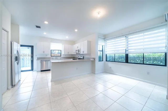 $3,400 | 1928 Southwest 5th Boulevard, Unit 1928, Fort Lauderdale, FL 33312