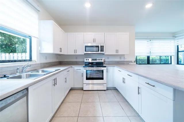 $3,400 | 1928 Southwest 5th Boulevard, Unit 1928, Fort Lauderdale, FL 33312