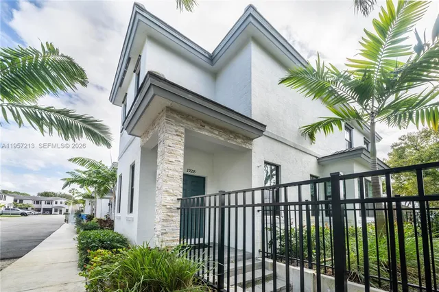 $3,400 | 1928 Southwest 5th Boulevard, Unit 1928, Fort Lauderdale, FL 33312