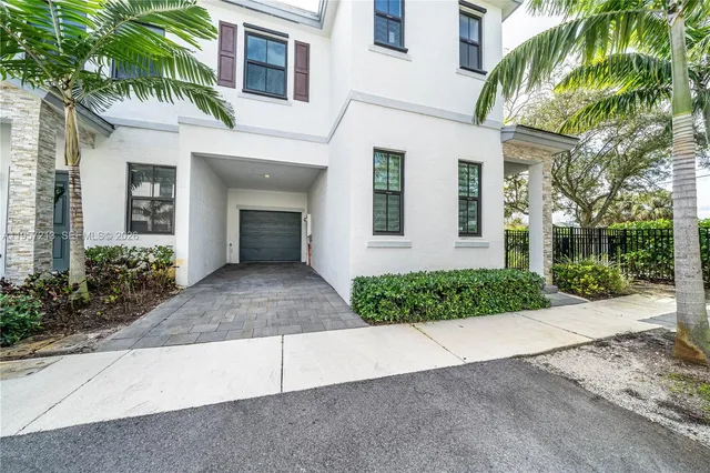 $3,400 | 1928 Southwest 5th Boulevard, Unit 1928, Fort Lauderdale, FL 33312