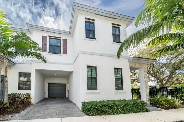 $3,400 | 1928 Southwest 5th Boulevard, Unit 1928, Fort Lauderdale, FL 33312